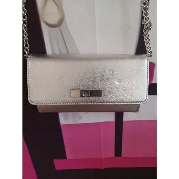 Chrome purse with metal chain - Picture 1 of 3